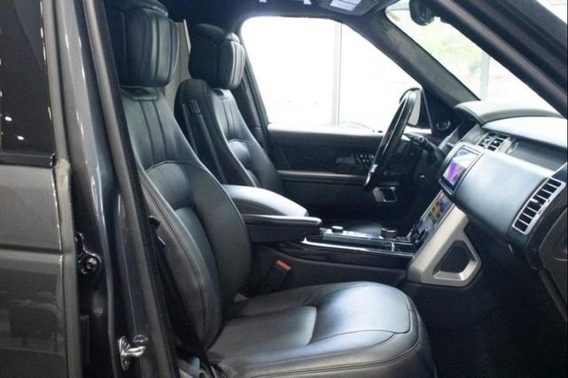 Photo of 2020 Byron Blue Metallic Land Rover Range Rover