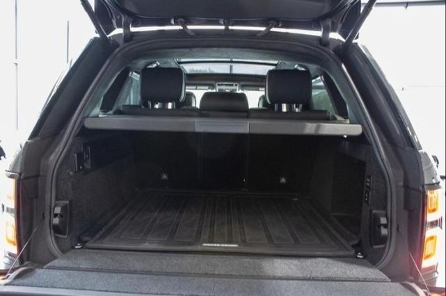 Photo of 2020 Byron Blue Metallic Land Rover Range Rover