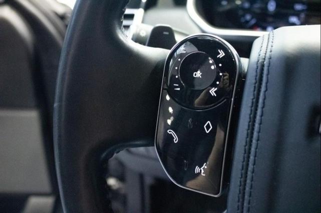 Photo of 2020 Byron Blue Metallic Land Rover Range Rover