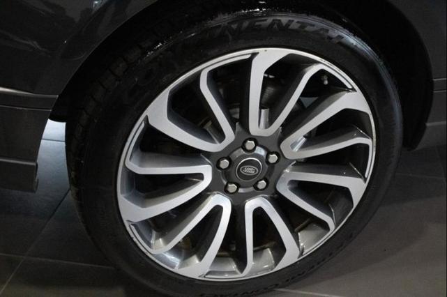 Photo of 2020 Byron Blue Metallic Land Rover Range Rover