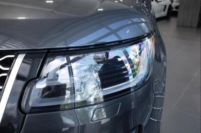 Photo of 2020 Byron Blue Metallic Land Rover Range Rover