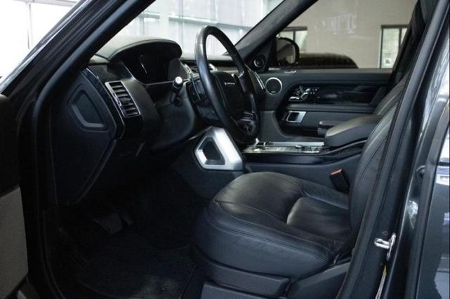 Photo of 2020 Byron Blue Metallic Land Rover Range Rover