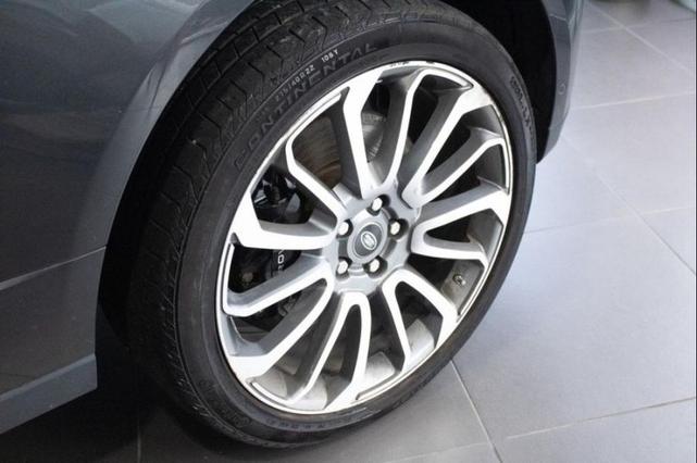 Photo of 2020 Byron Blue Metallic Land Rover Range Rover