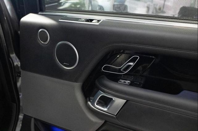Photo of 2020 Byron Blue Metallic Land Rover Range Rover