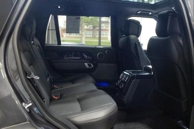 Photo of 2020 Byron Blue Metallic Land Rover Range Rover