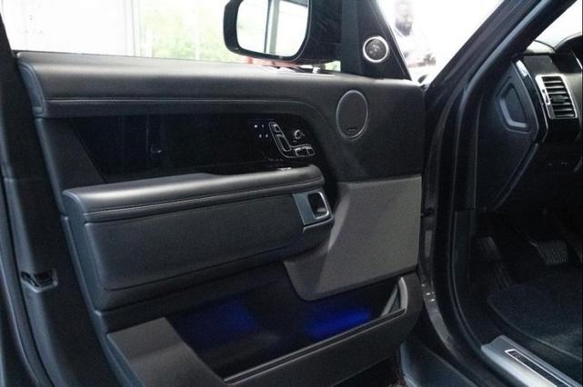 Photo of 2020 Byron Blue Metallic Land Rover Range Rover