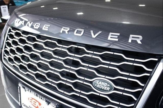 Photo of 2020 Byron Blue Metallic Land Rover Range Rover