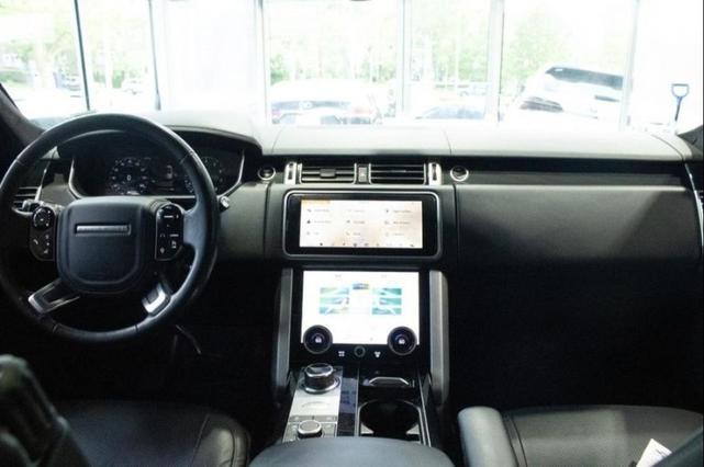 Photo of 2020 Byron Blue Metallic Land Rover Range Rover