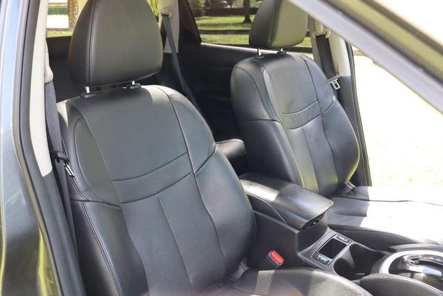 Photo of 2016 Gray Nissan Rogue