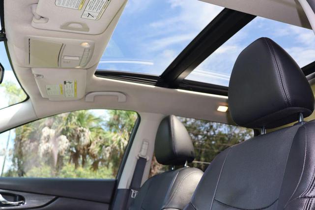 Photo of 2016 Gray Nissan Rogue
