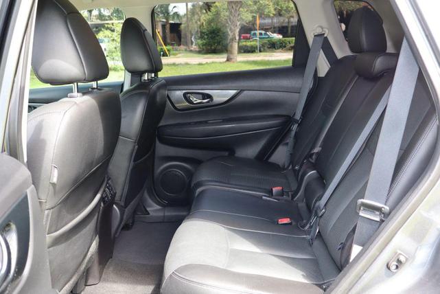 Photo of 2016 Gray Nissan Rogue