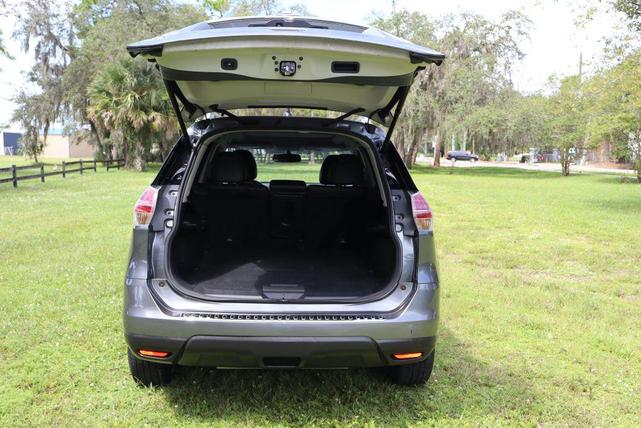 Photo of 2016 Gray Nissan Rogue