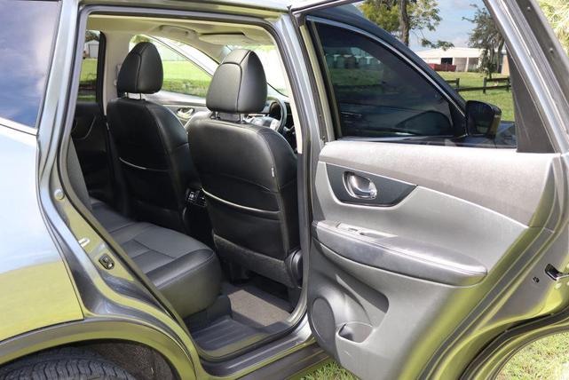 Photo of 2016 Gray Nissan Rogue