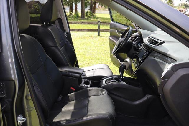 Photo of 2016 Gray Nissan Rogue