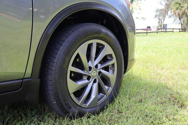 Photo of 2016 Gray Nissan Rogue