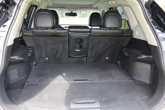 Photo of 2016 Gray Nissan Rogue