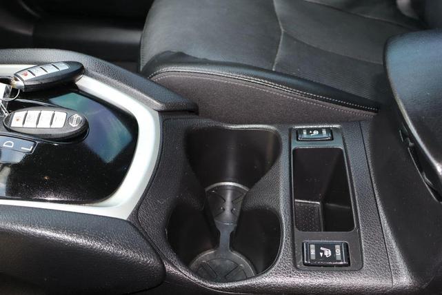 Photo of 2016 Gray Nissan Rogue