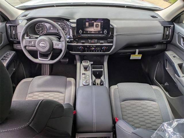 Photo of 2025 Brilliant Silver Metallic Nissan Pathfinder