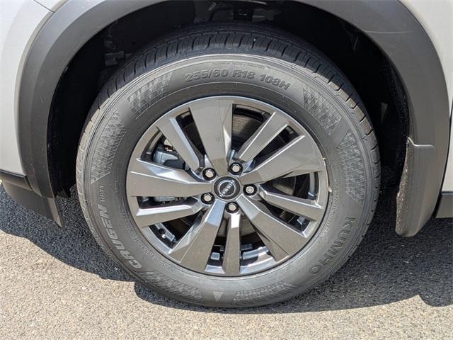 Photo of 2025 Brilliant Silver Metallic Nissan Pathfinder