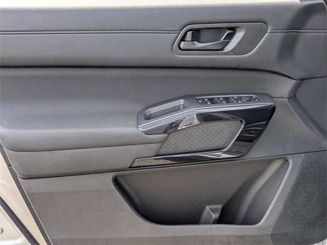 Photo of 2025 Brilliant Silver Metallic Nissan Pathfinder