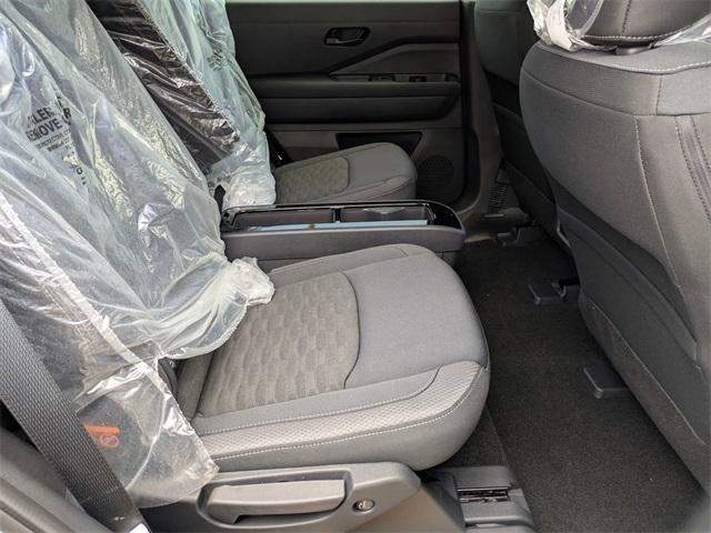 Photo of 2025 Brilliant Silver Metallic Nissan Pathfinder