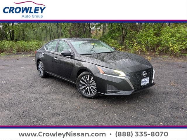 Photo of 2025 Black Nissan Altima
