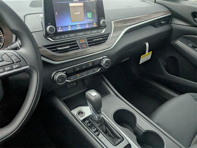 Photo of 2025 Black Nissan Altima