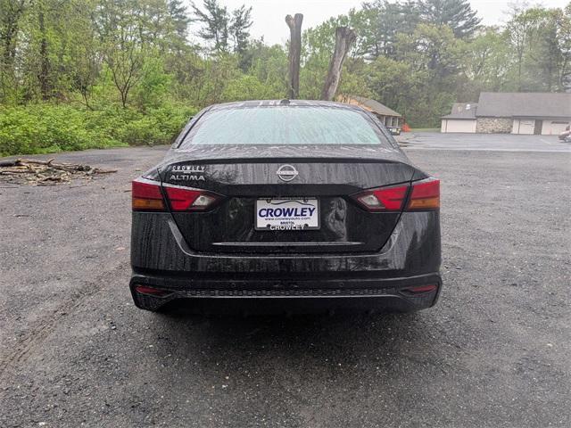 Photo of 2025 Black Nissan Altima