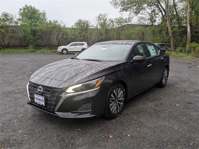 Photo of 2025 Black Nissan Altima