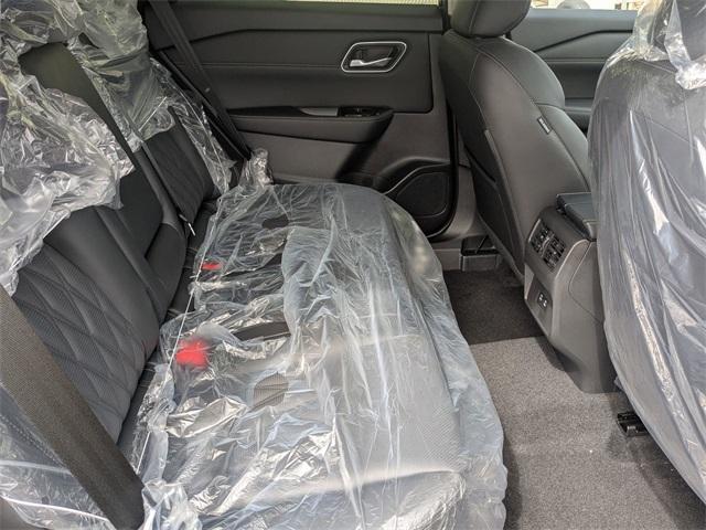 Photo of 2025 2t Chpn Blk Roo Nissan Rogue