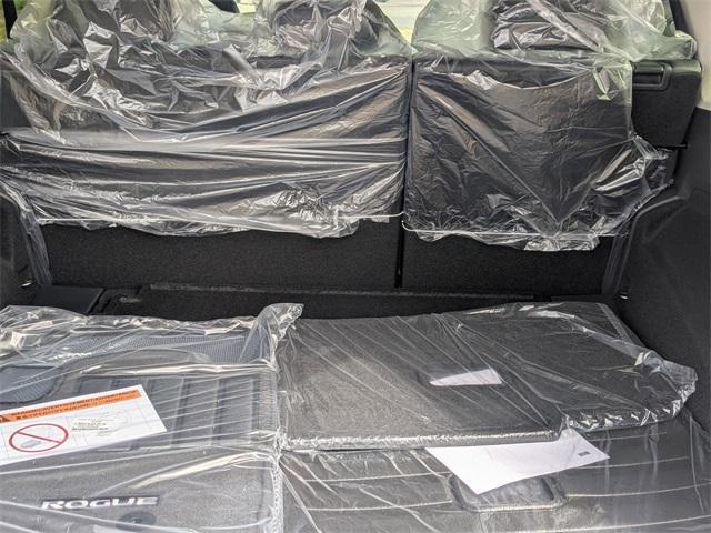 Photo of 2025 2t Chpn Blk Roo Nissan Rogue