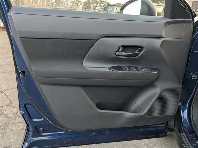 Photo of 2025 Deep Blue Pearl Nissan Kicks