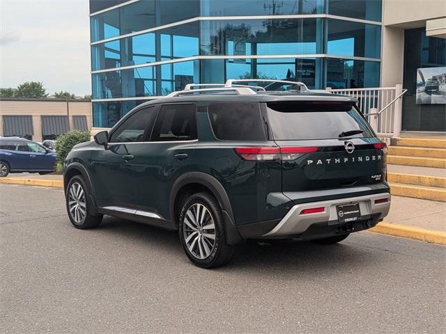 Photo of 2022 Obsidian Green Nissan Pathfinder