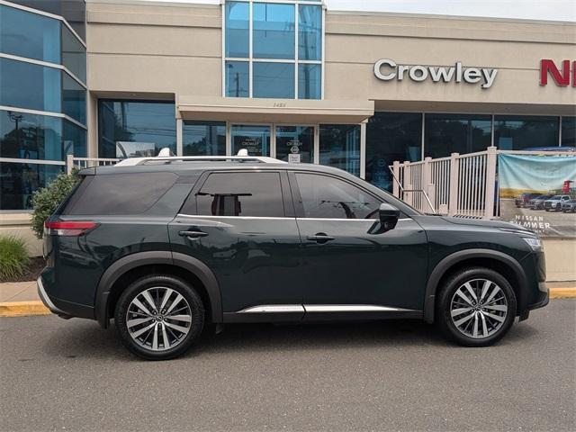 Photo of 2022 Obsidian Green Nissan Pathfinder