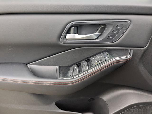 Photo of 2025 Everest White P Nissan Rogue