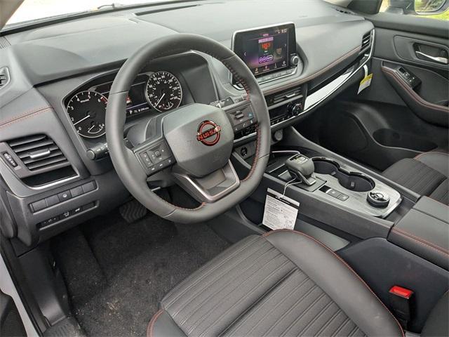 Photo of 2025 Everest White P Nissan Rogue