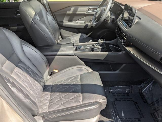 Photo of 2022 Champagne Silver Nissan Rogue
