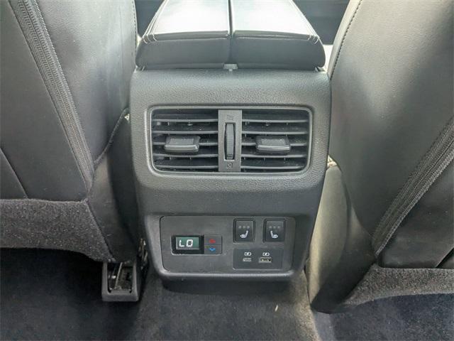Photo of 2022 Champagne Silver Nissan Rogue