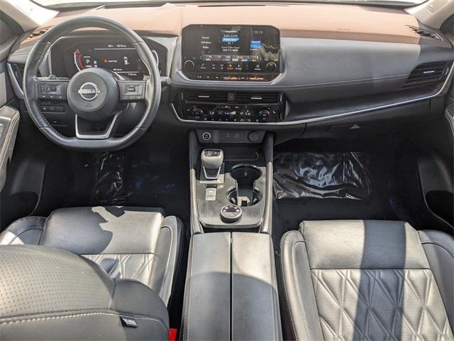 Photo of 2022 Champagne Silver Nissan Rogue