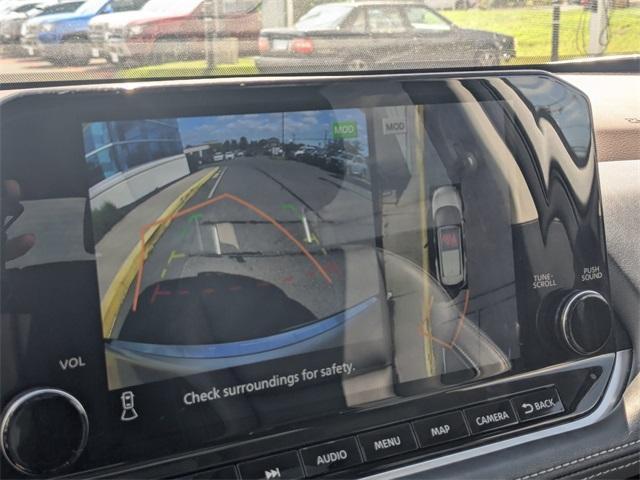 Photo of 2022 Champagne Silver Nissan Rogue