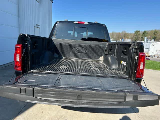 Photo of 2022 AGATE BLACK METALLIC Ford F-150