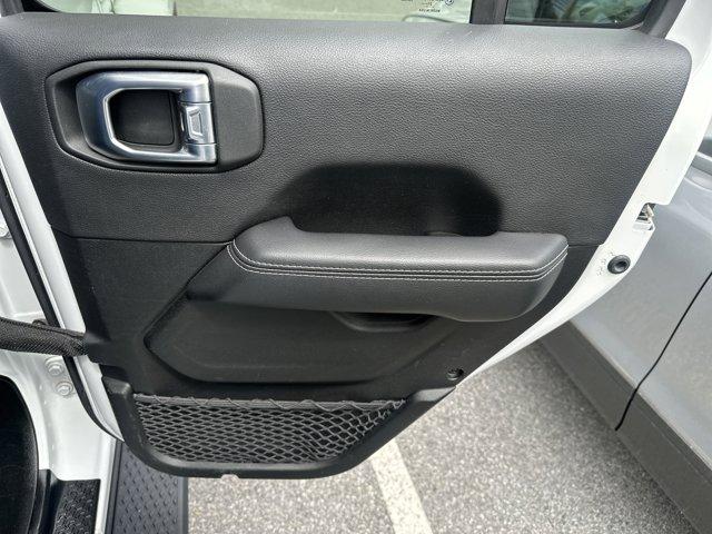 Photo of 2021 Bright White Clearcoat Jeep Gladiator