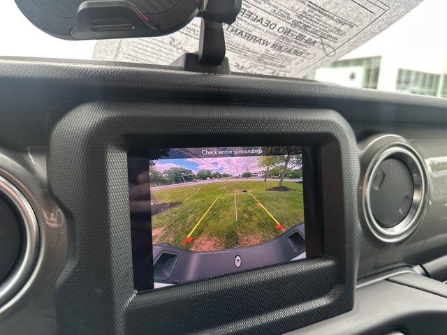 Photo of 2021 Bright White Clearcoat Jeep Gladiator