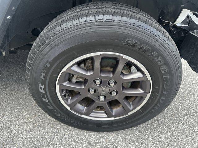 Photo of 2021 Bright White Clearcoat Jeep Gladiator