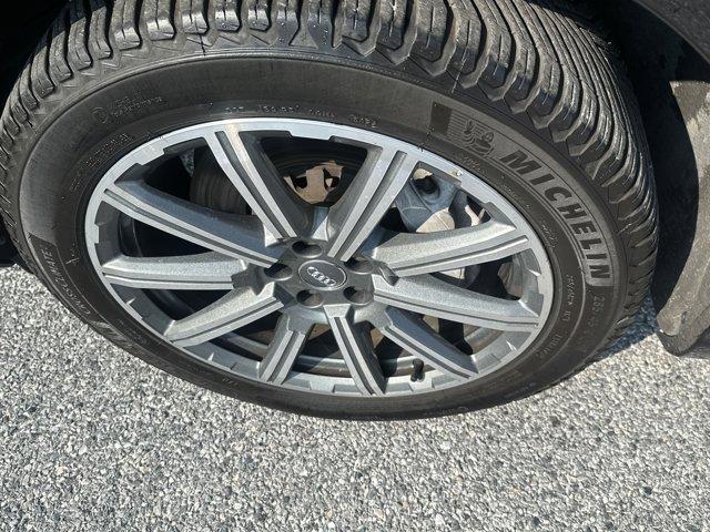 Photo of 2019 Orca Black Metallic Audi Q7