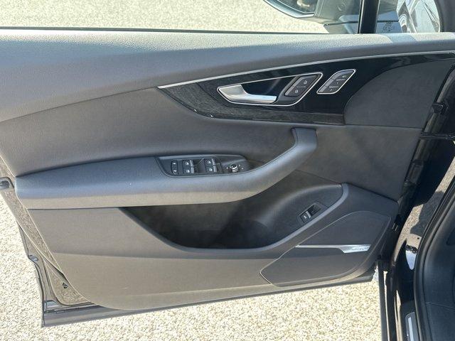 Photo of 2019 Orca Black Metallic Audi Q7