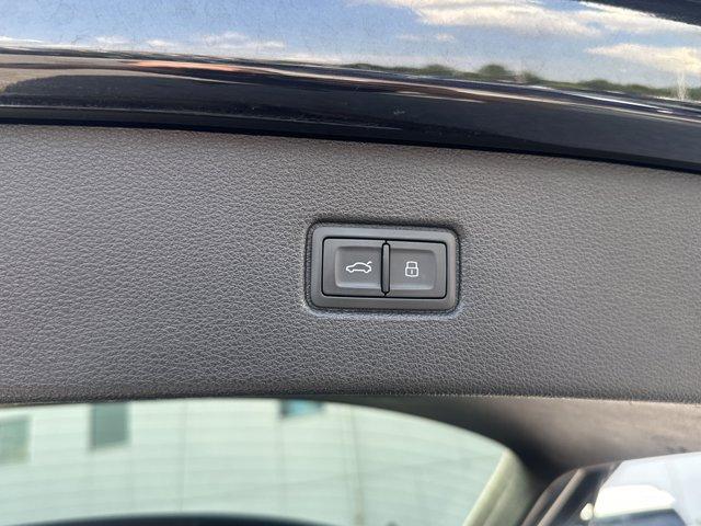 Photo of 2019 Orca Black Metallic Audi Q7
