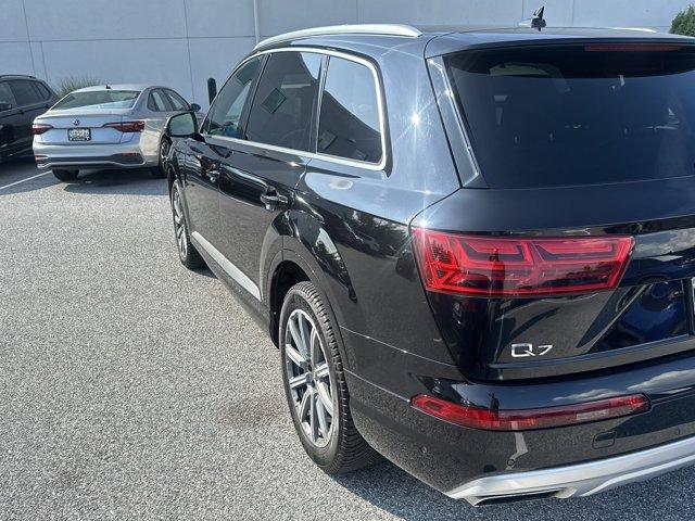 Photo of 2019 Orca Black Metallic Audi Q7