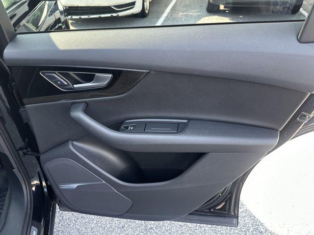 Photo of 2019 Orca Black Metallic Audi Q7