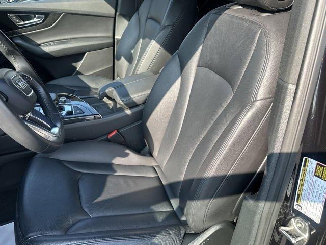 Photo of 2019 Orca Black Metallic Audi Q7